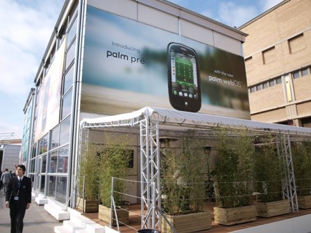 0b Palms MWC booth   or   the art of failure